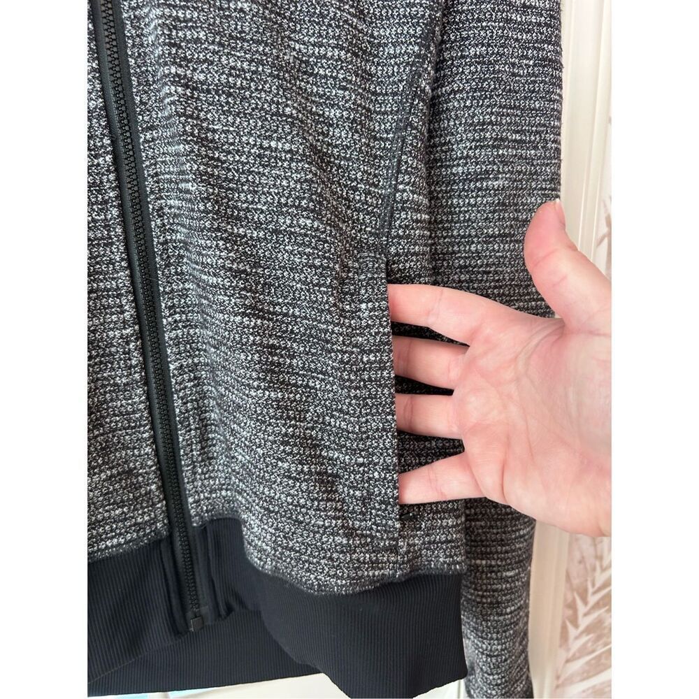 Lululemon Be Present Jacket Size 6 - Picture 4 of 7